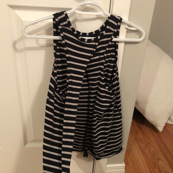 Size 6 lululemon tie back tank - Picture 2 of 3